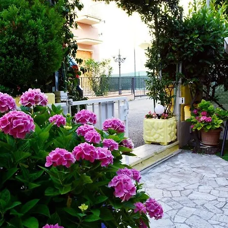 In Guest - New Cirene Double Comfort With Half Package Vendégház *