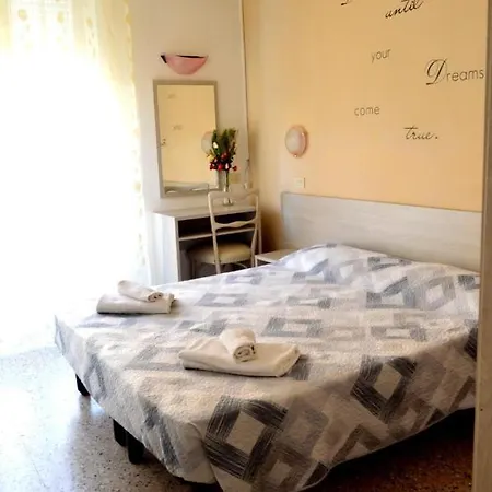In Guest - New Cirene Double Comfort With Half Package בית הארחה רימיני